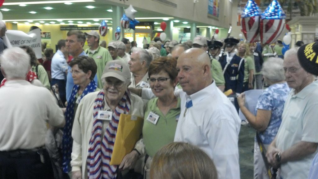 Welcoming Home the Honor Flight