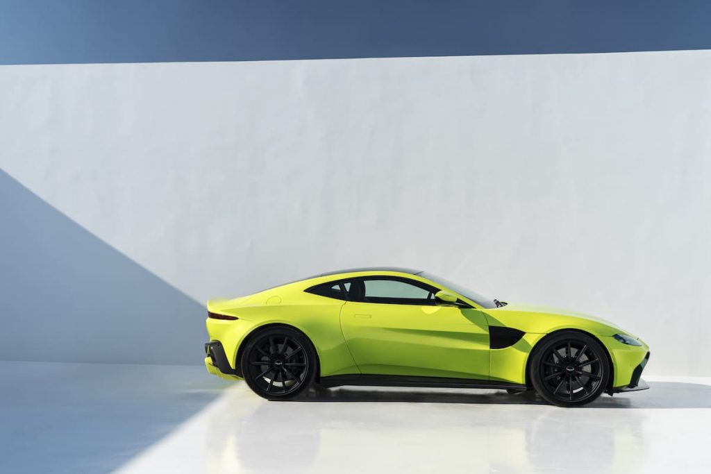 Aston-Martin-Vantage