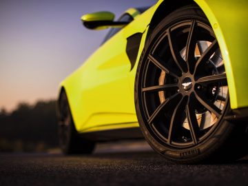 Aston-Martin-Vantage-4