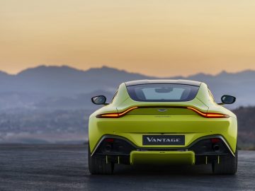 Aston-Martin-Vantage-2
