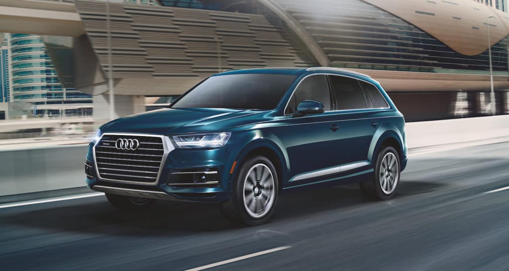 2019-Audi-Q7-Side