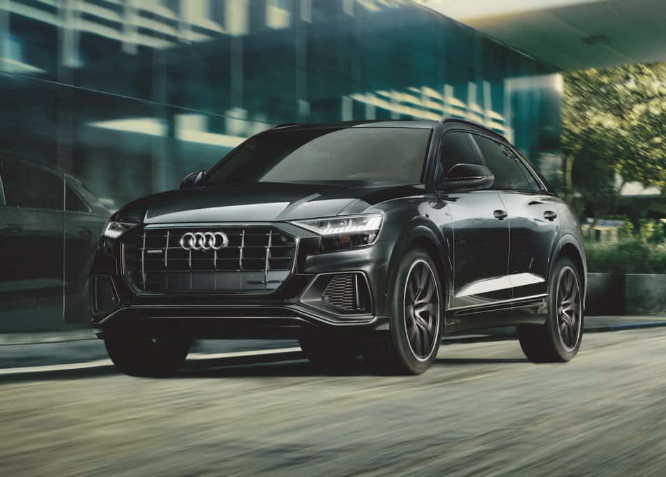 2019-Audi-Q8-Side