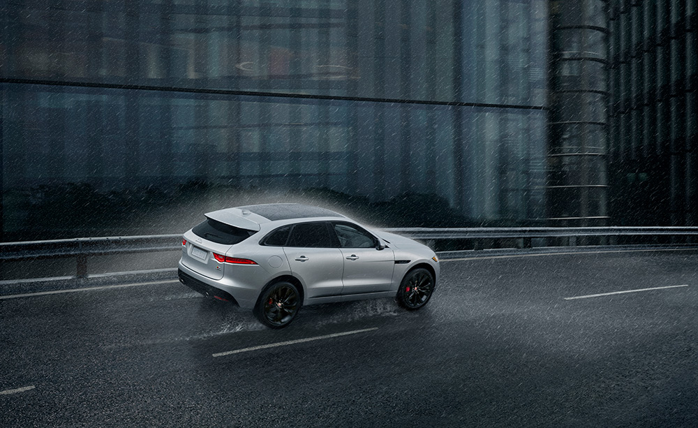 Jaguar-F-PACE-silver-rain