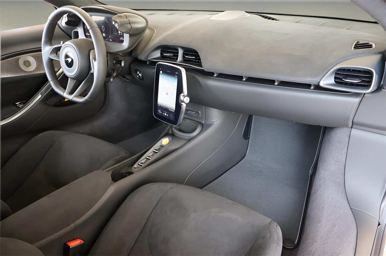 2026 McLaren Artura Base