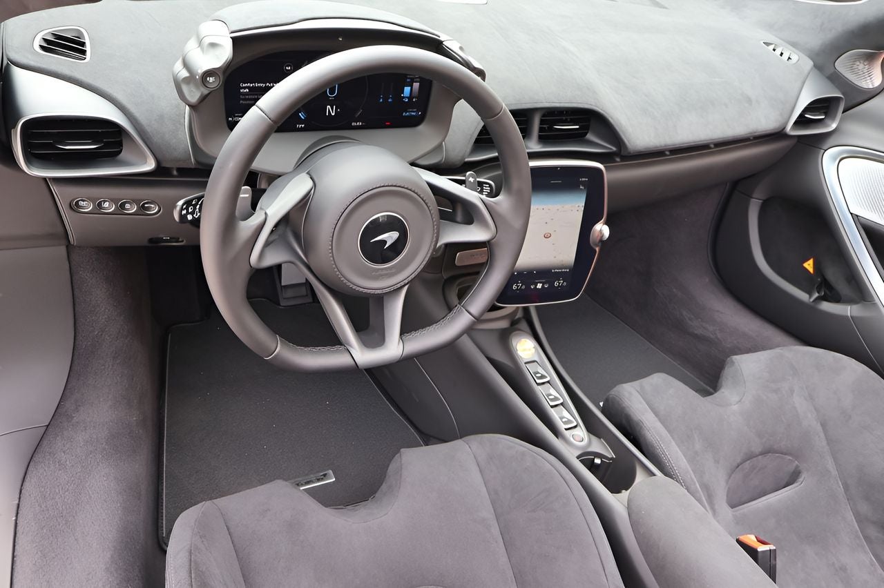 2026 McLaren Artura Base