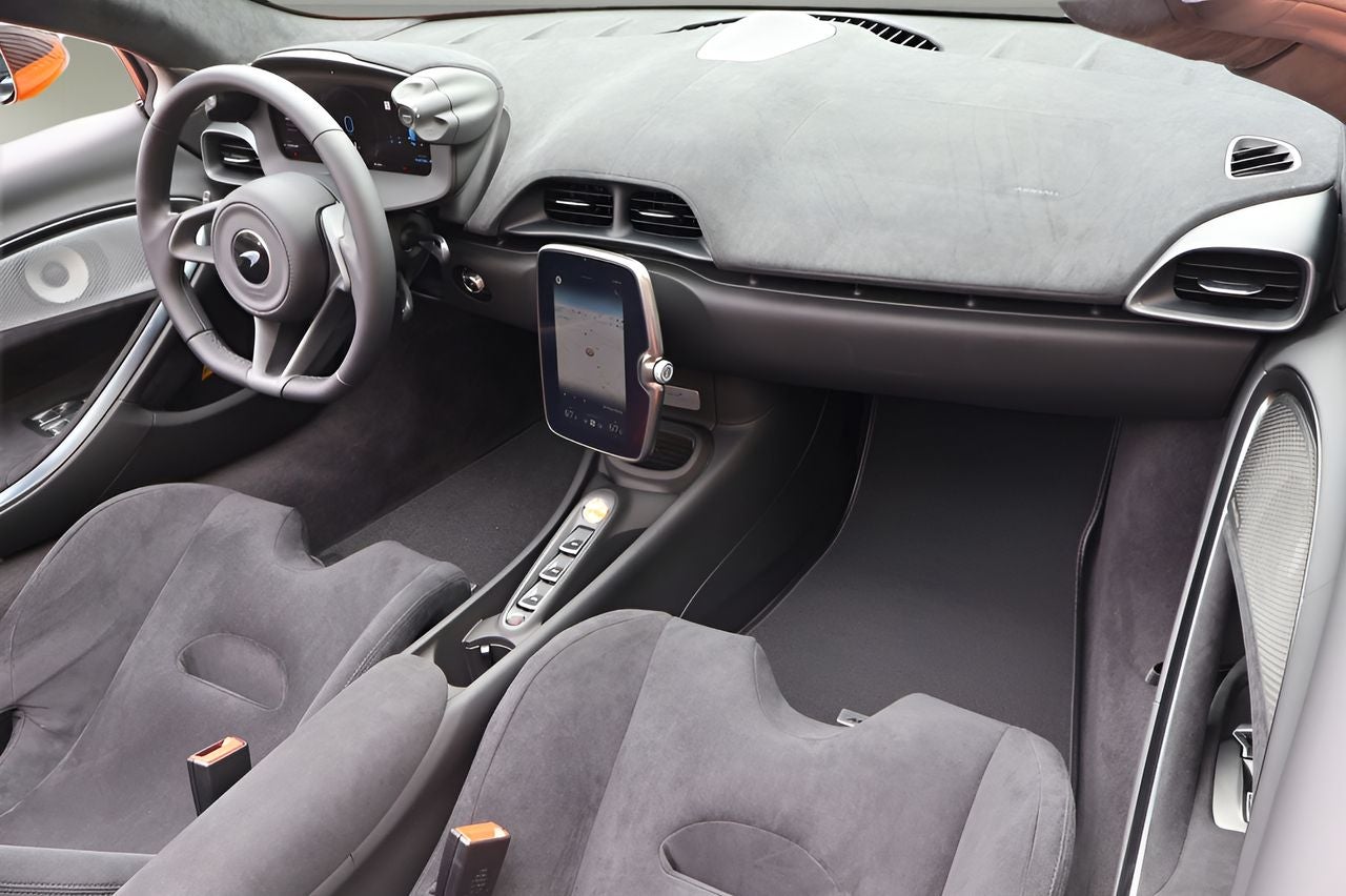 2026 McLaren Artura Base