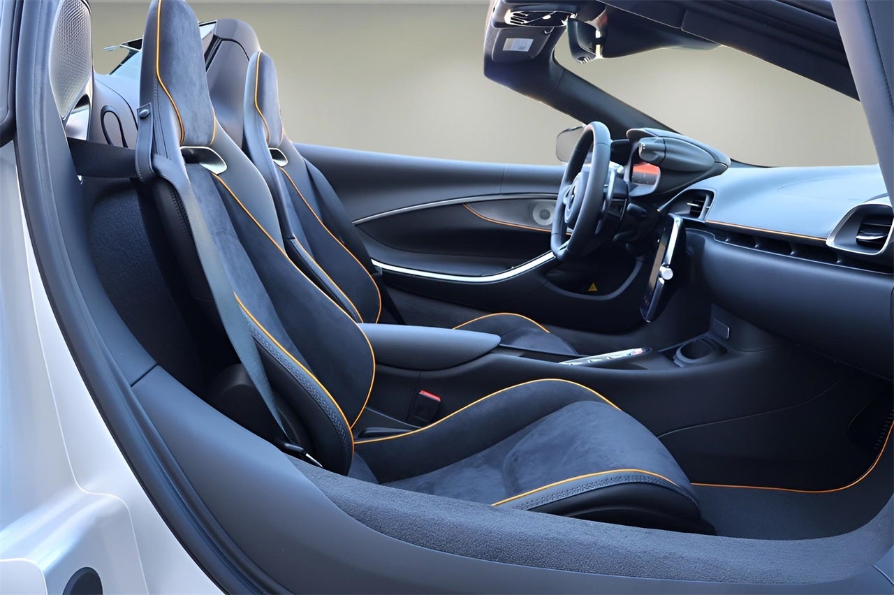 2026 McLaren Artura Base