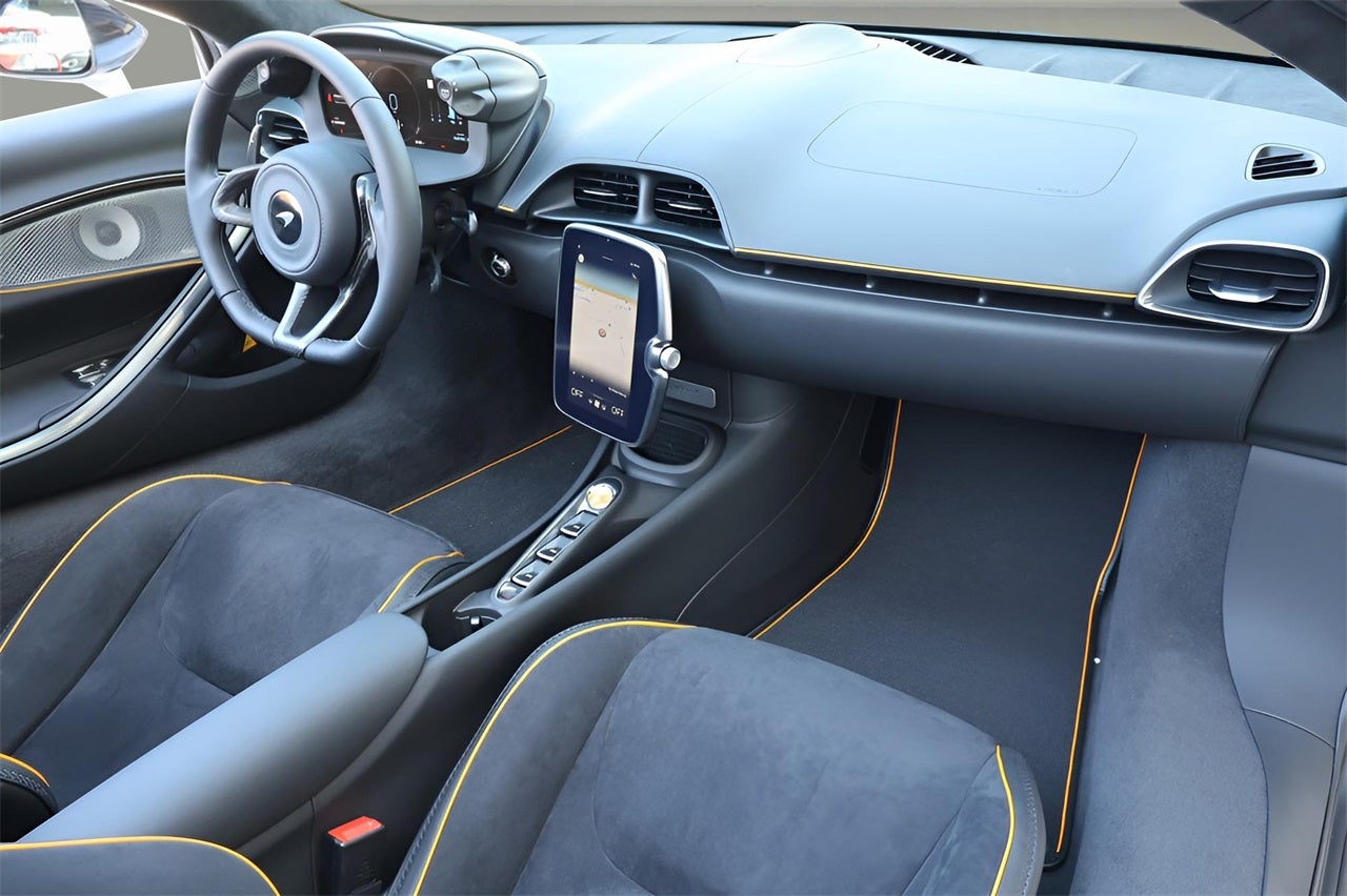 2026 McLaren Artura Base