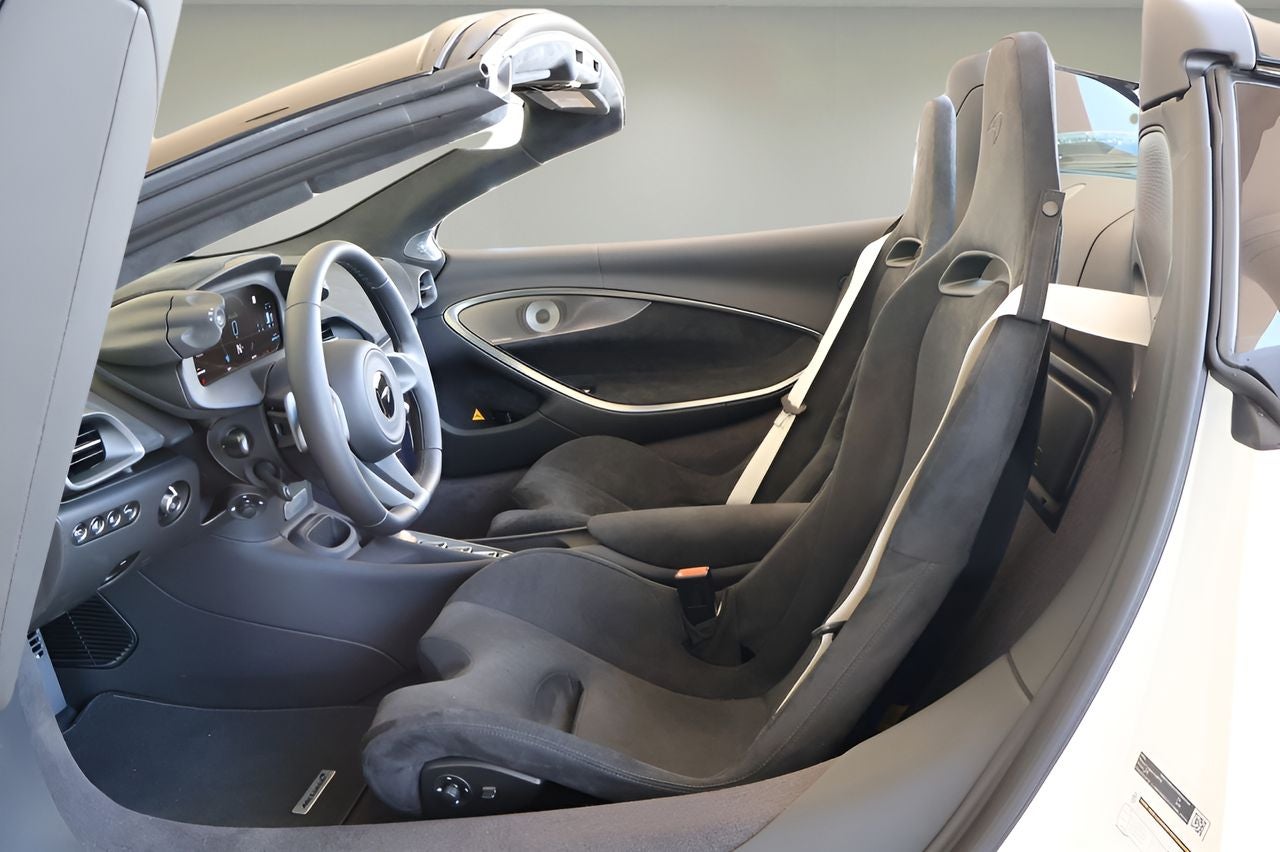 2026 McLaren Artura Base