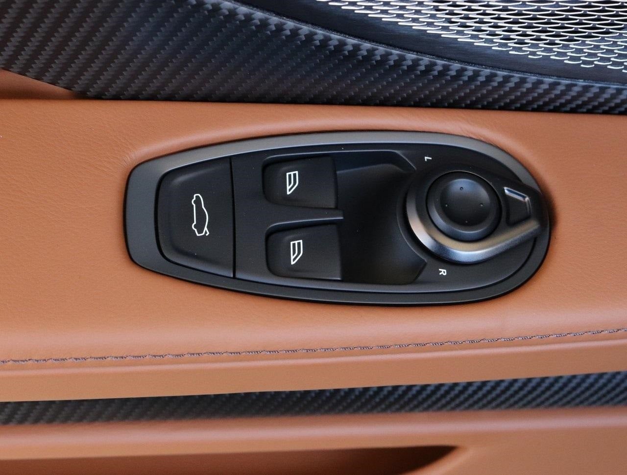 2025 Aston Martin DB12 Volante