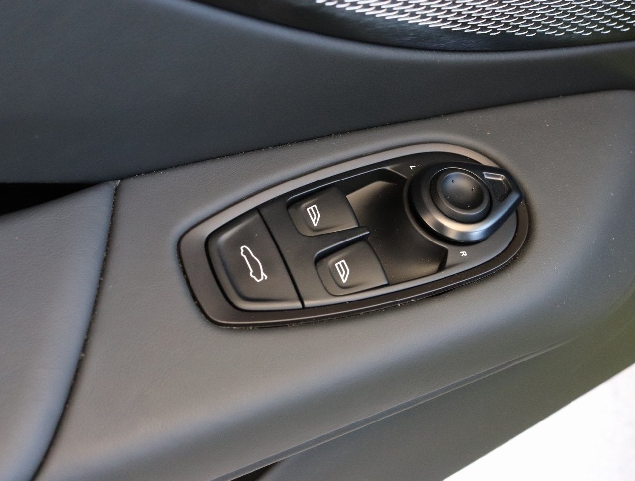 2025 Aston Martin Vantage Coupe