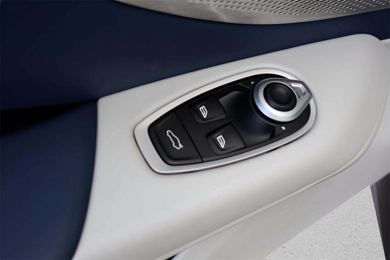 2026 Aston Martin Vantage Roadster