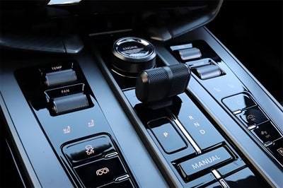 2025 Aston Martin Vanquish V12