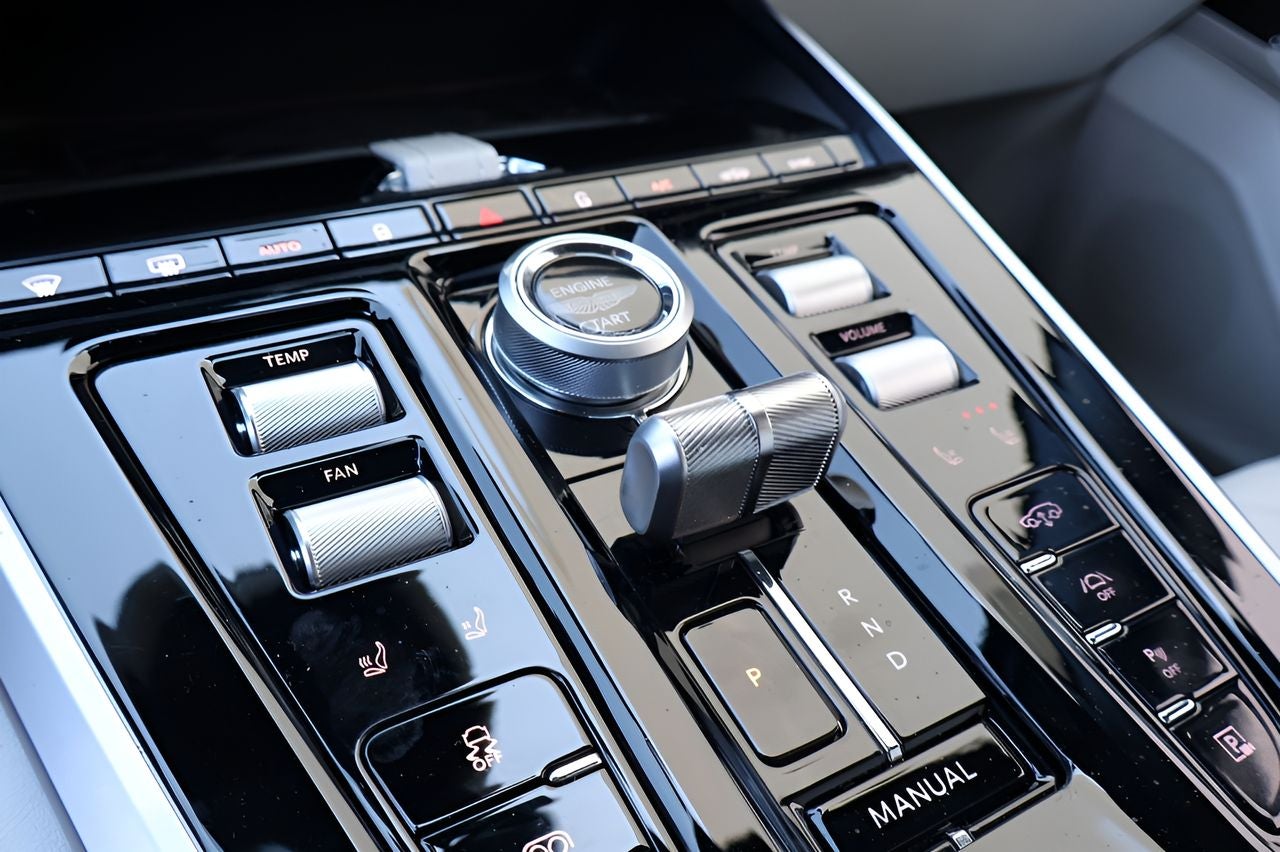 2025 Aston Martin DBX 707