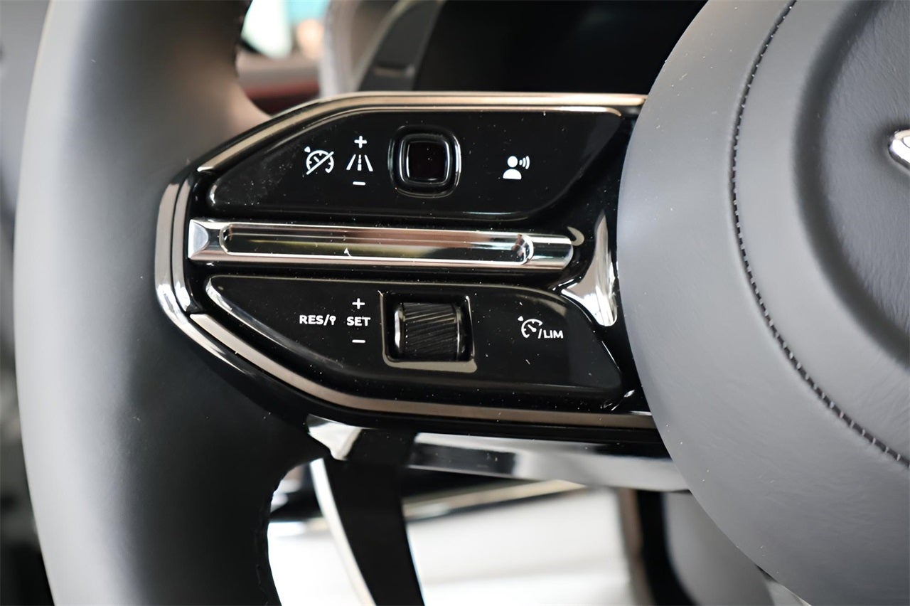 2025 Aston Martin DBX 707