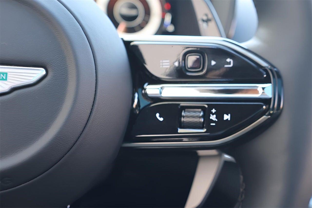 2025 Aston Martin DBX 707