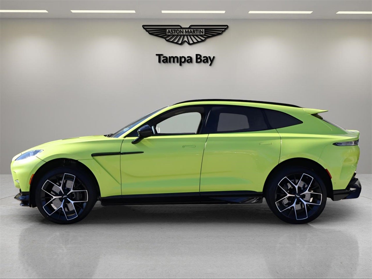 2025 Aston Martin DBX 707