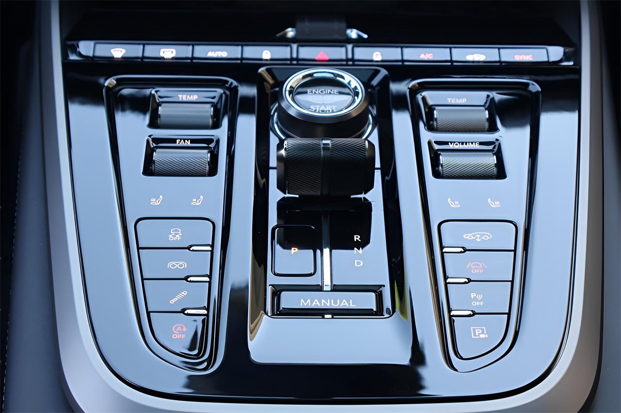 2025 Aston Martin DBX 707