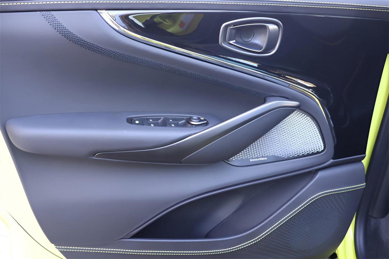 2025 Aston Martin DBX 707