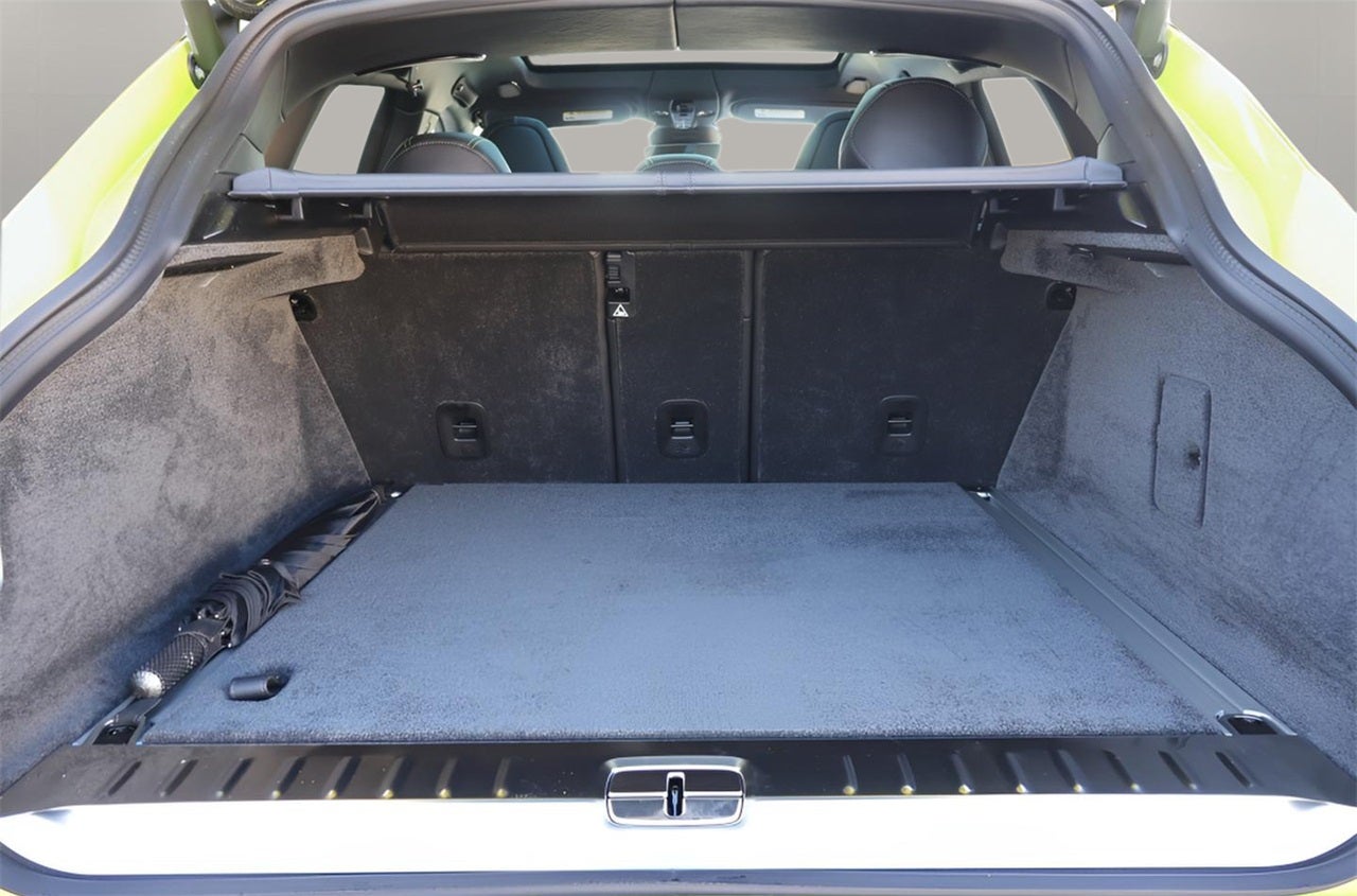 2025 Aston Martin DBX 707