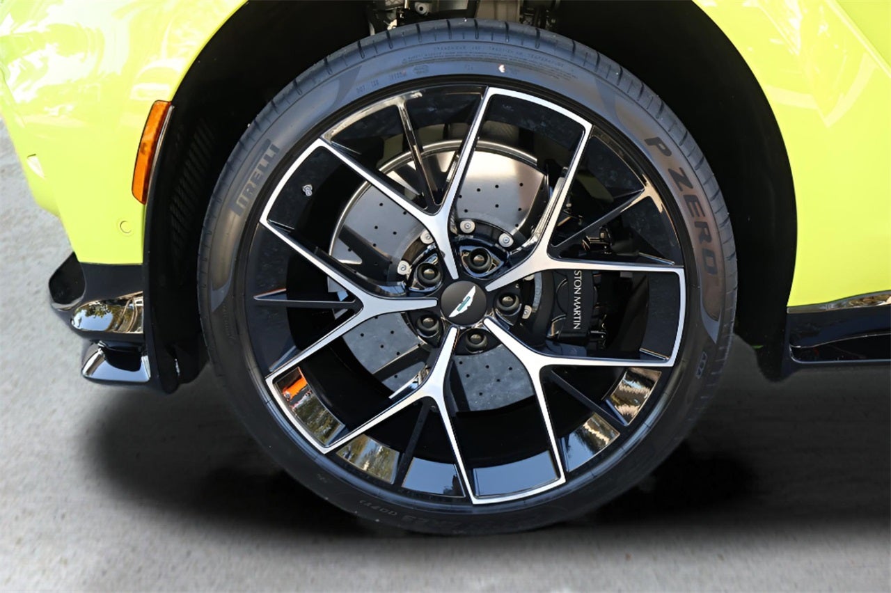 2025 Aston Martin DBX 707