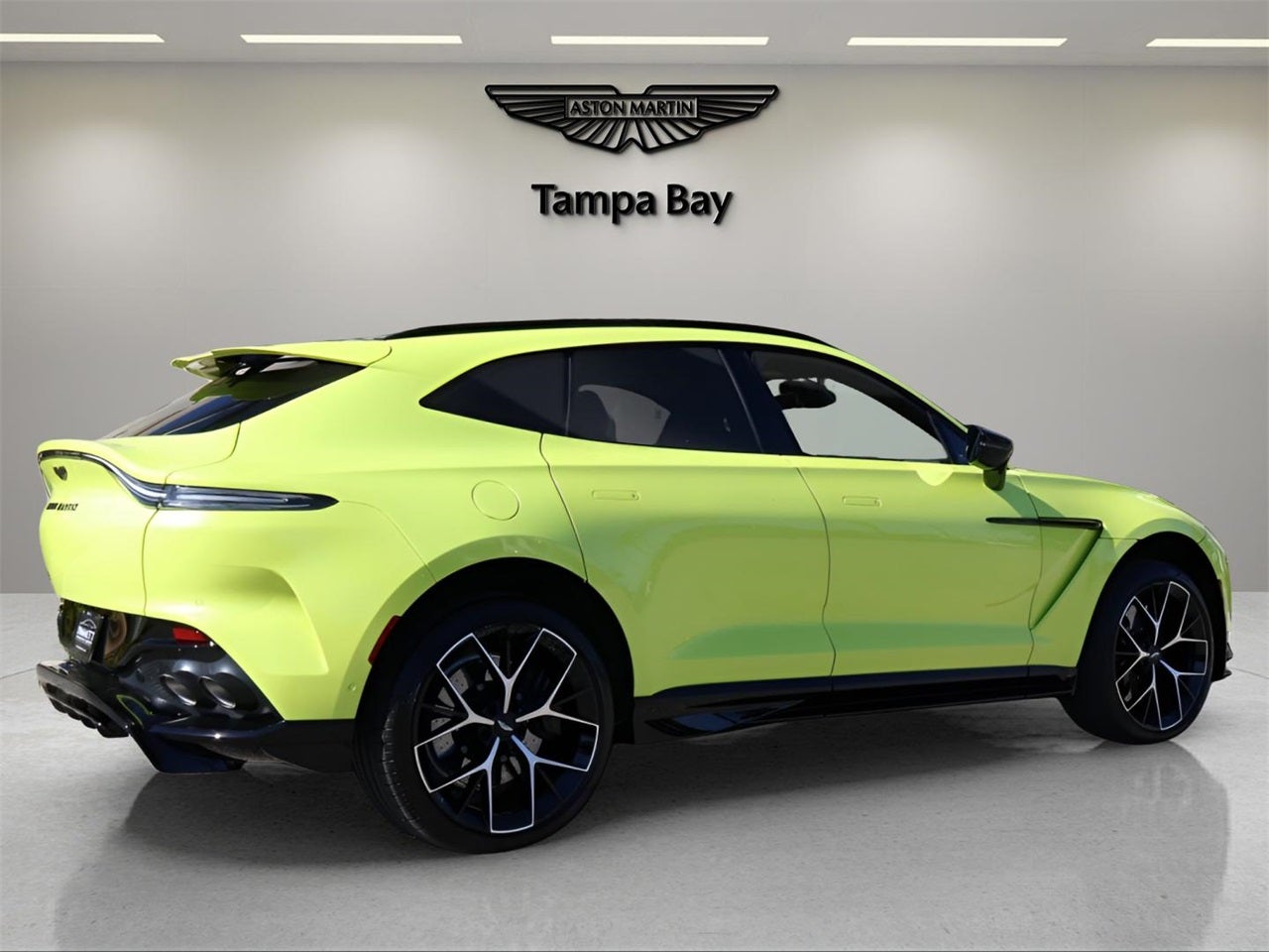 2025 Aston Martin DBX 707