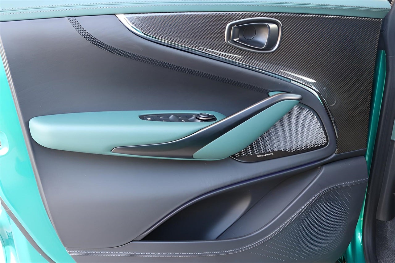 2025 Aston Martin DBX 707