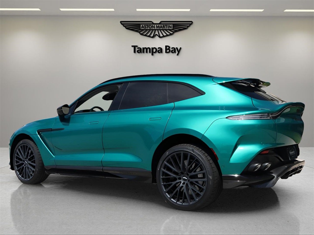 2025 Aston Martin DBX 707
