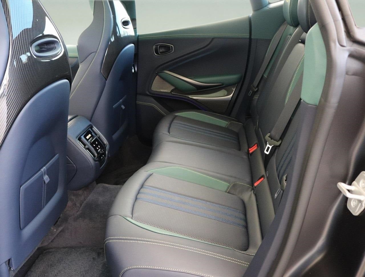 2025 Aston Martin DBX 707