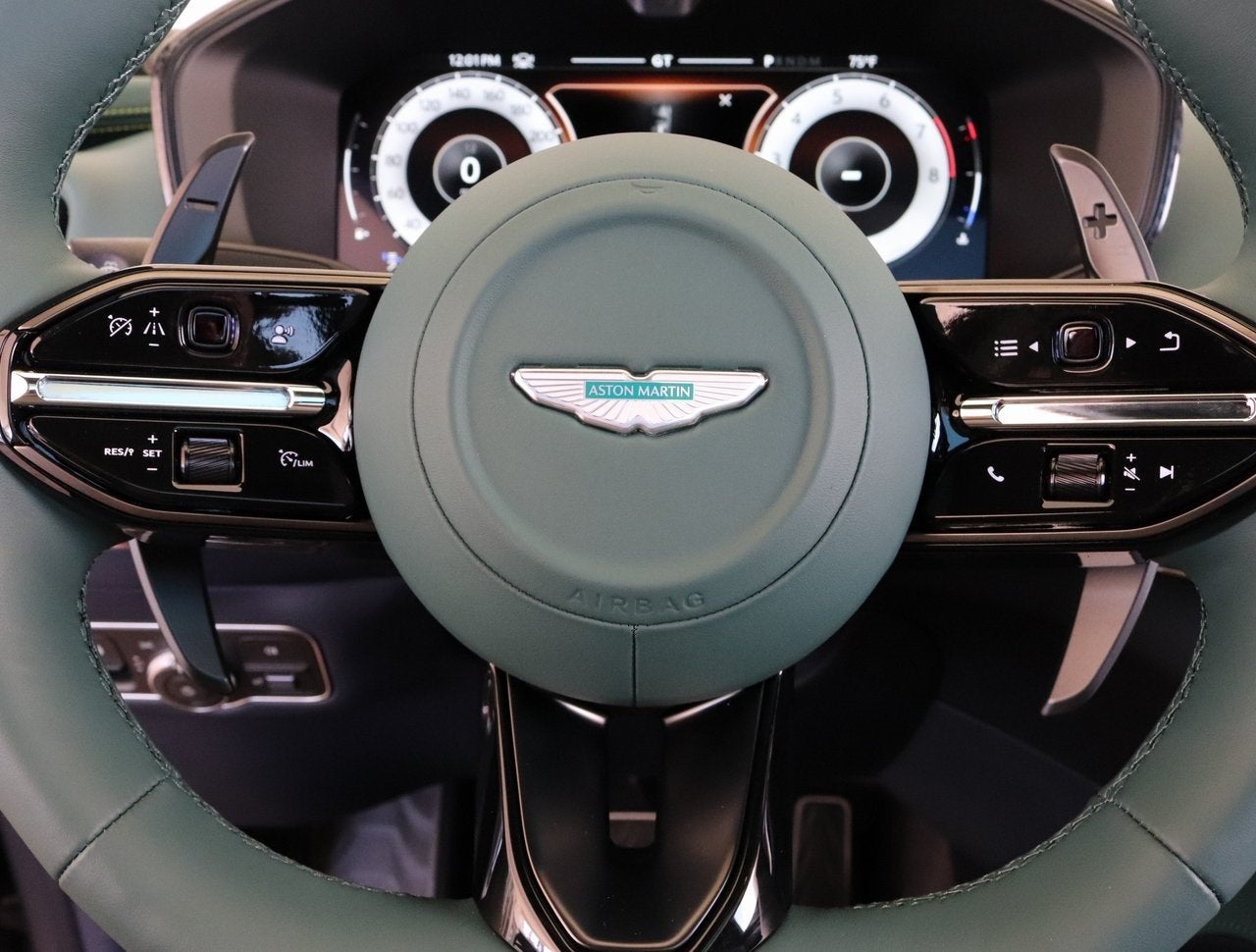 2025 Aston Martin DBX 707