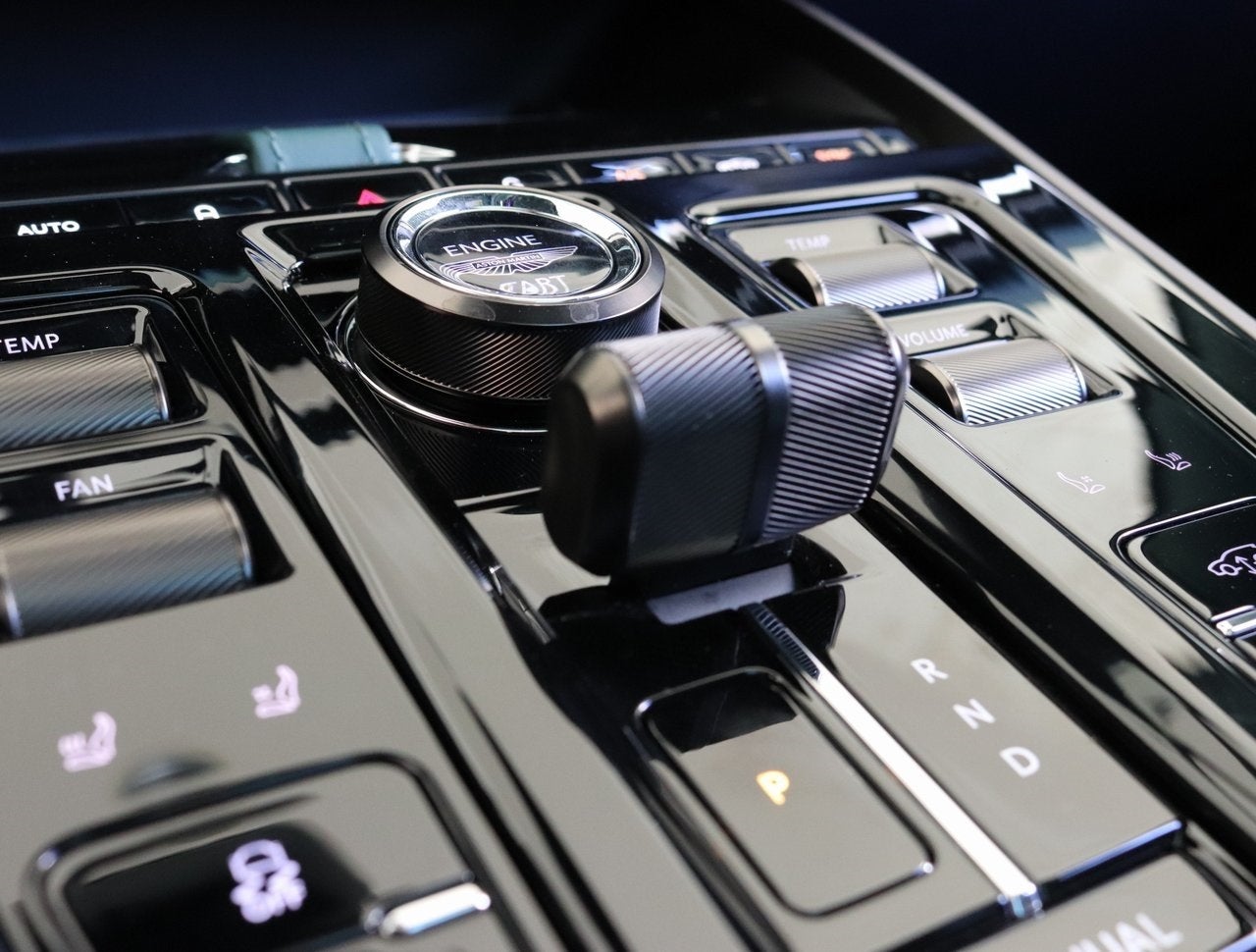 2025 Aston Martin DBX 707