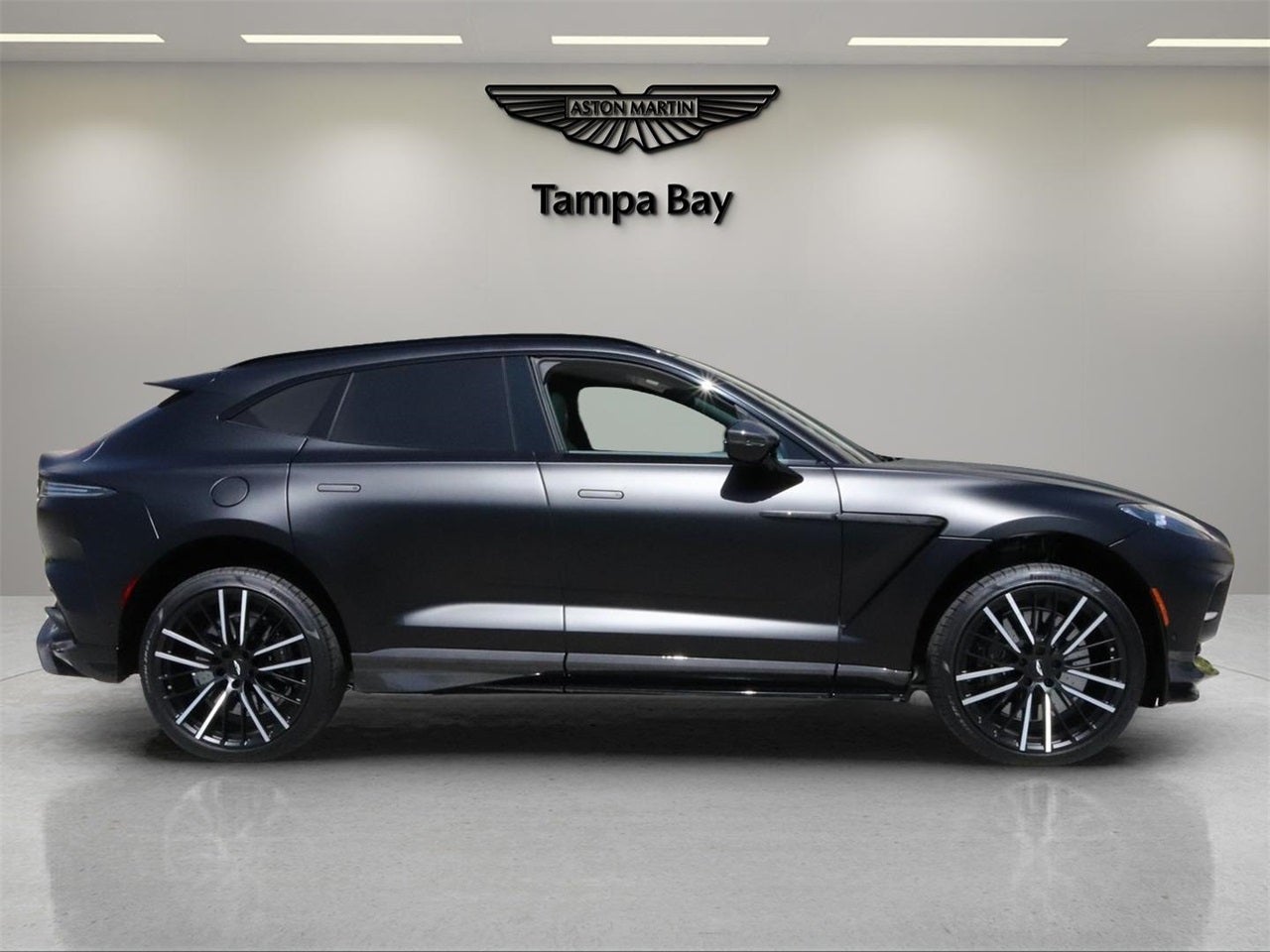 2025 Aston Martin DBX 707