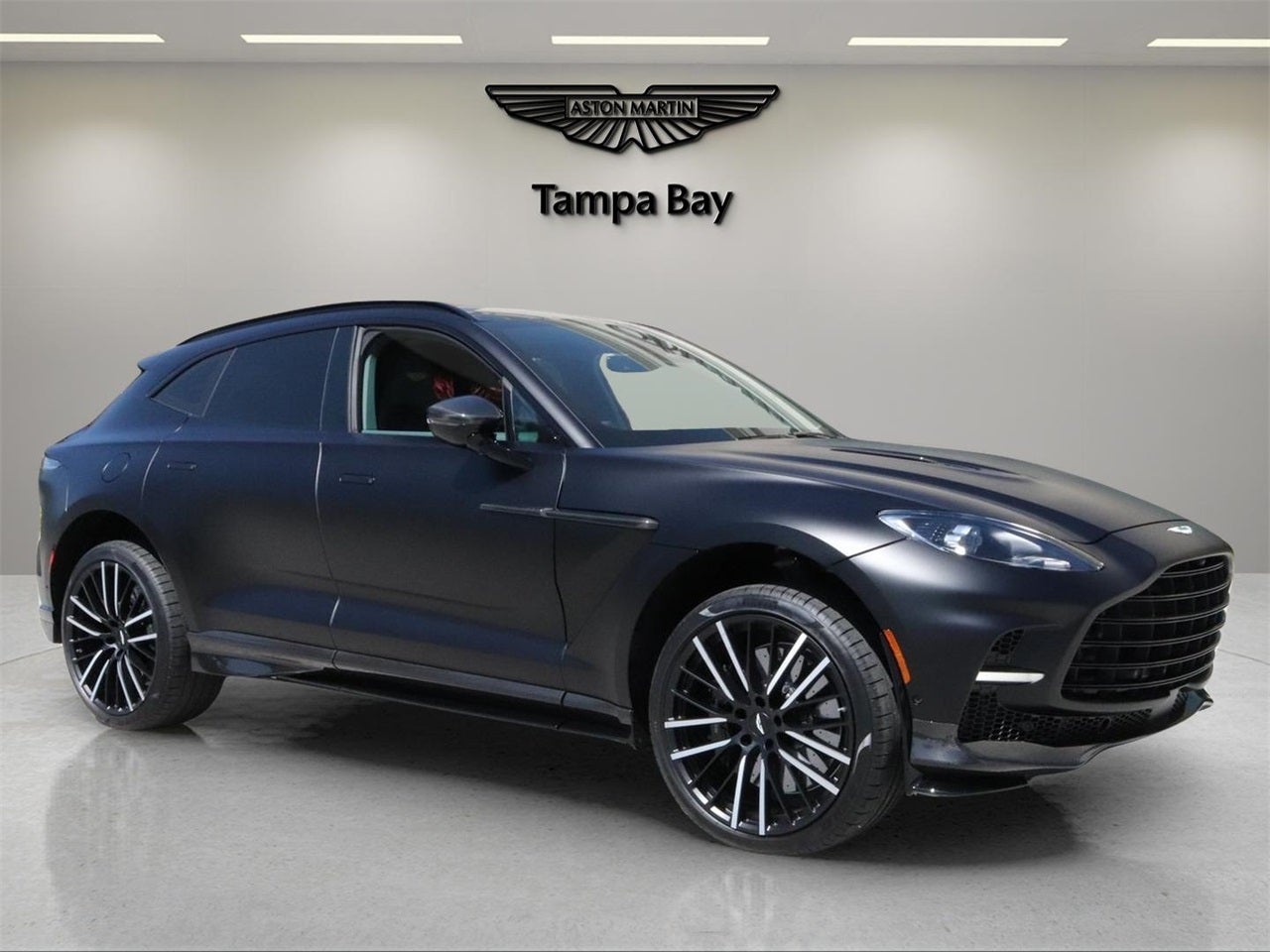 2025 Aston Martin DBX 707