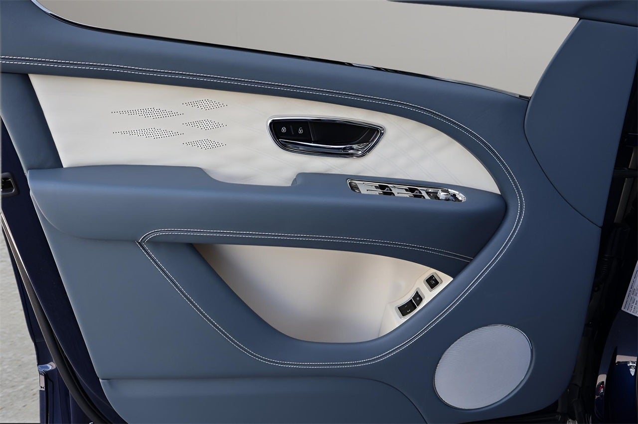 2025 Bentley Bentayga Azure V8