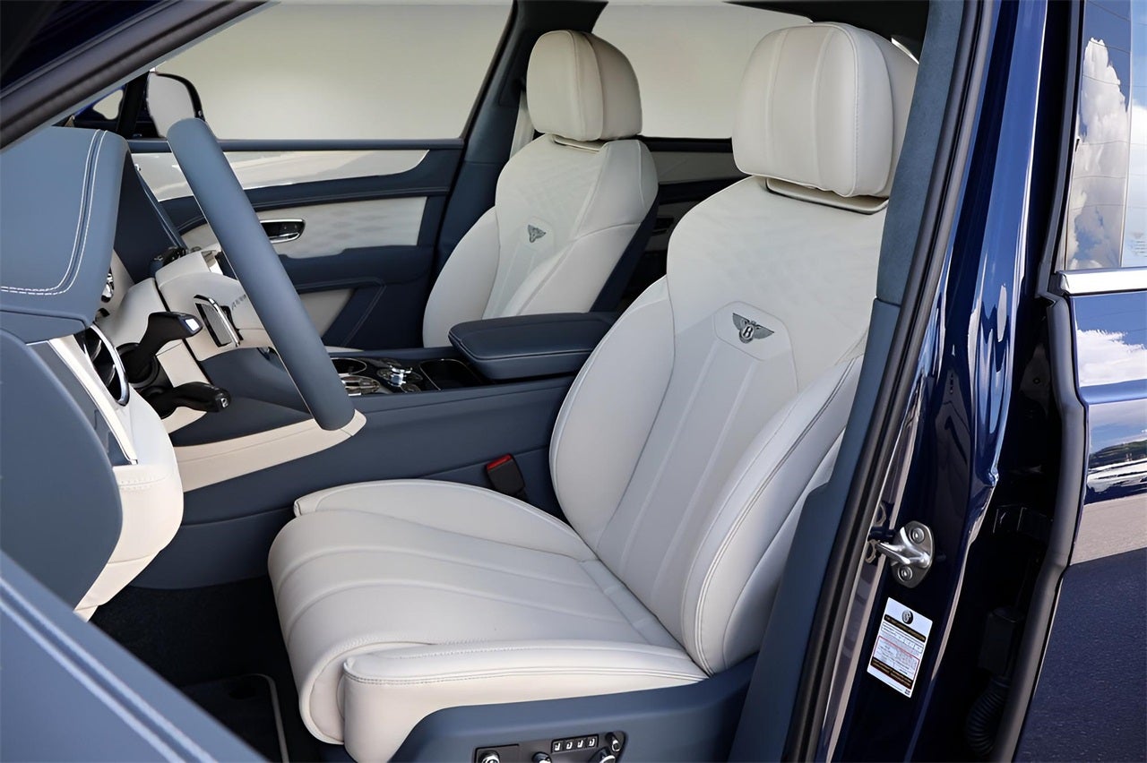 2025 Bentley Bentayga Azure V8