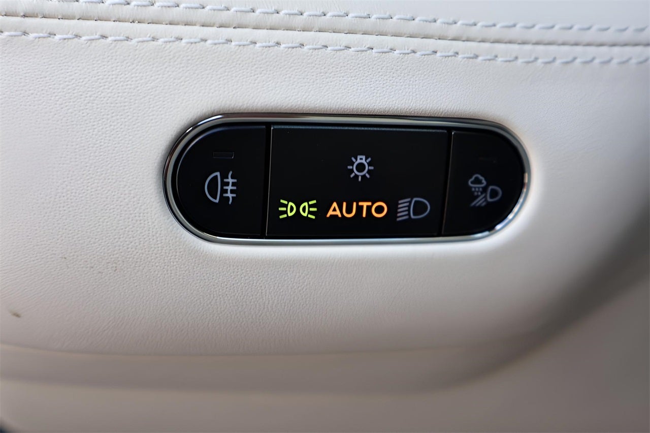 2025 Bentley Bentayga Azure V8