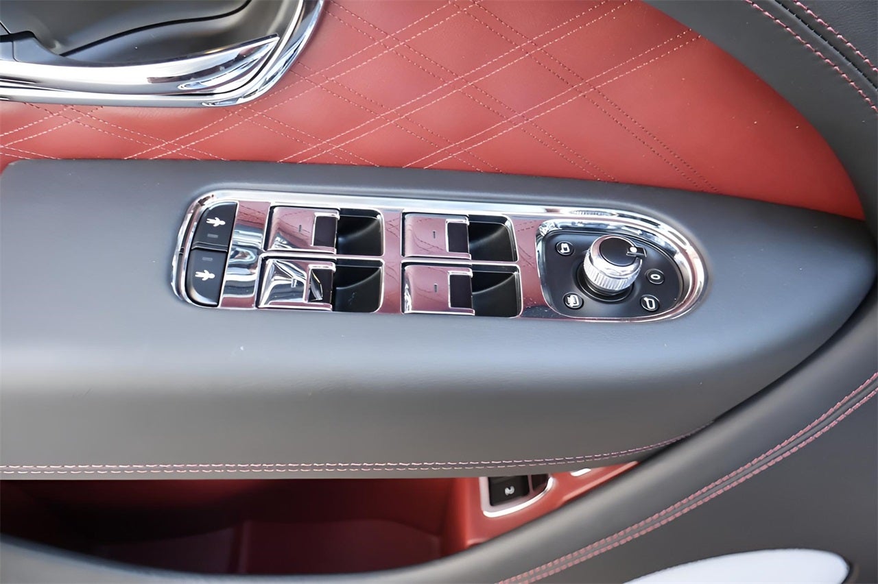 2025 Bentley Bentayga V8