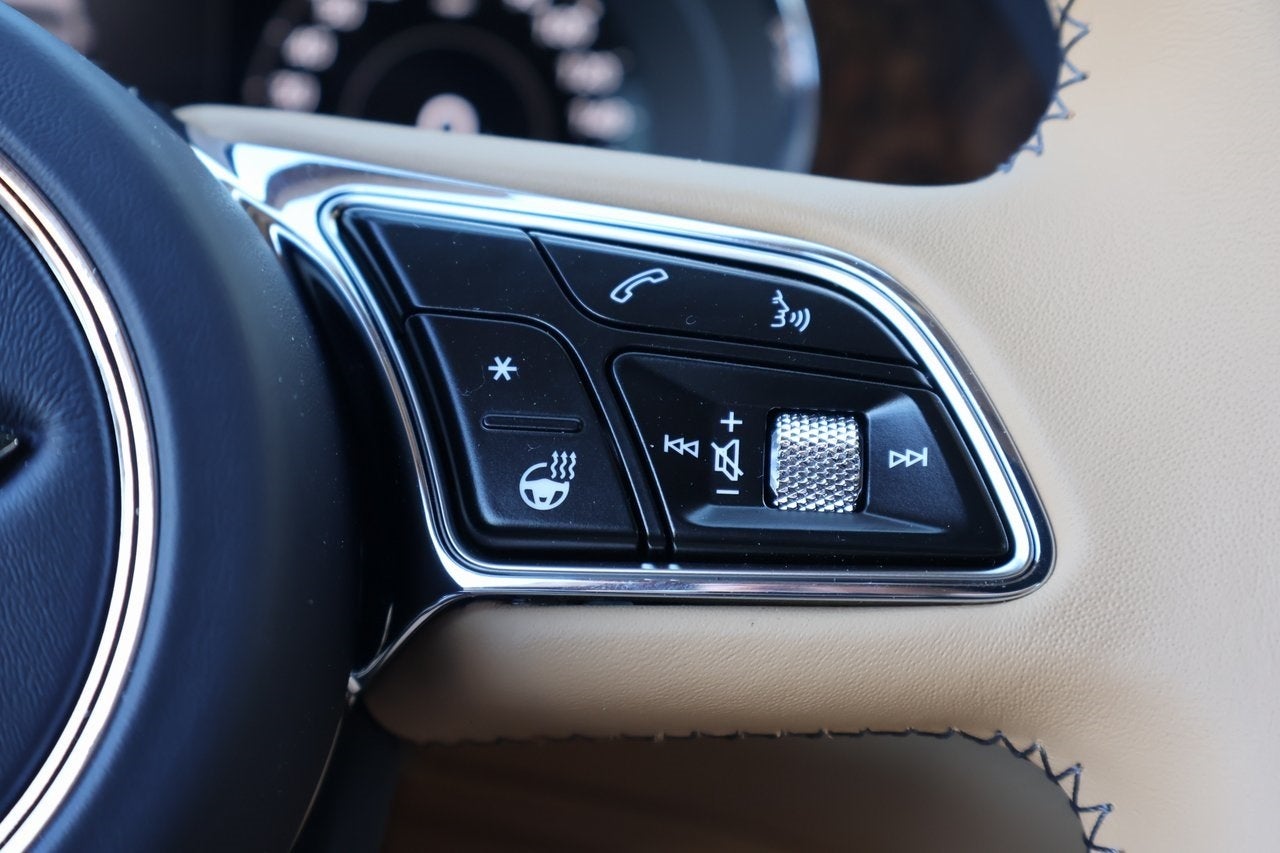 2025 Bentley Bentayga V8