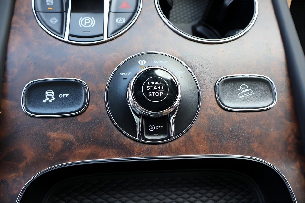 2025 Bentley Bentayga Azure V8