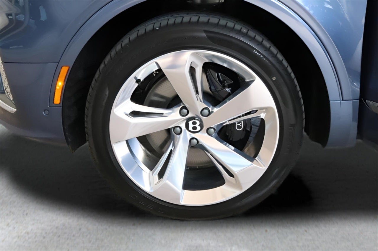 2025 Bentley Bentayga EWB Azure V8