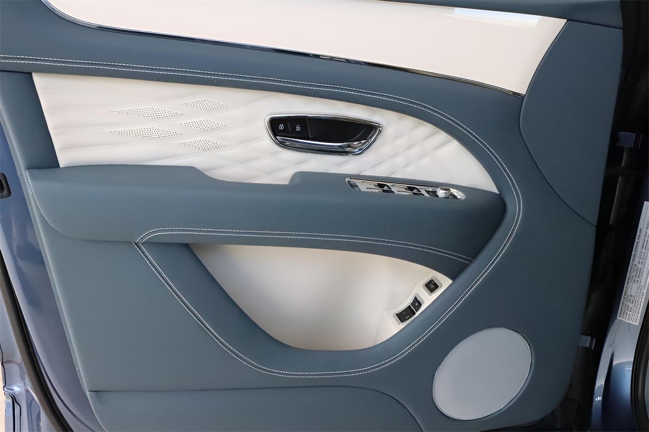 2025 Bentley Bentayga EWB Azure V8