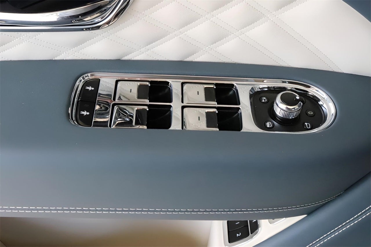 2025 Bentley Bentayga EWB Azure V8