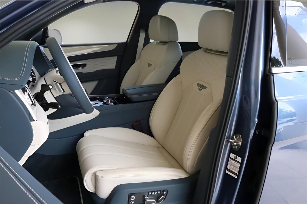 2025 Bentley Bentayga EWB Azure V8
