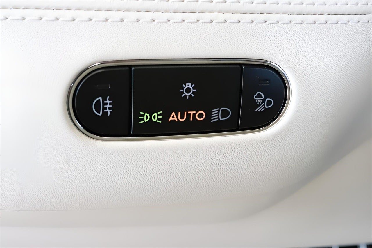 2025 Bentley Bentayga EWB Azure V8