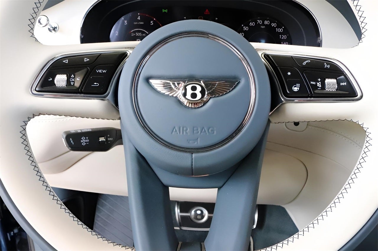 2025 Bentley Bentayga EWB Azure V8