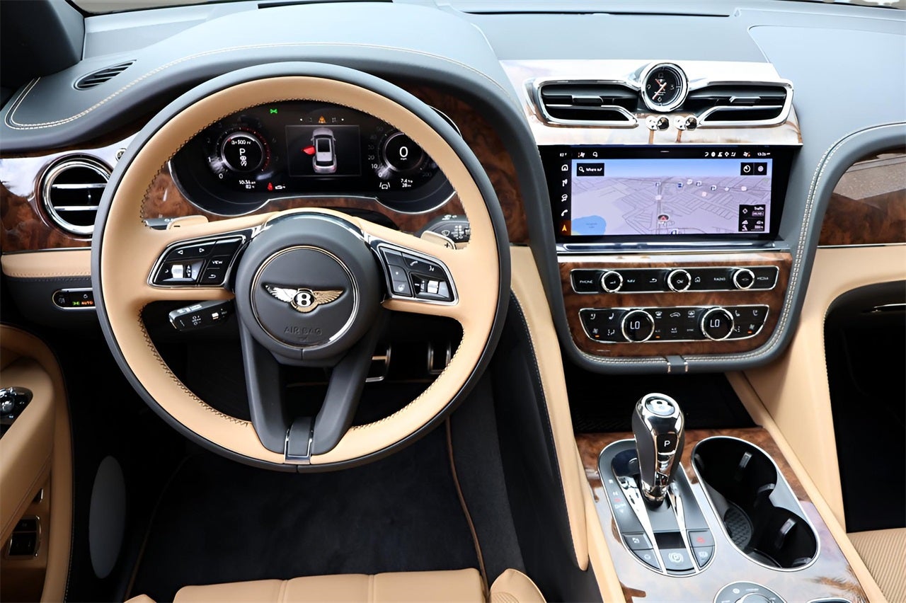 2025 Bentley Bentayga EWB V8