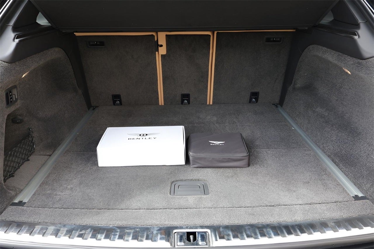 2025 Bentley Bentayga EWB V8