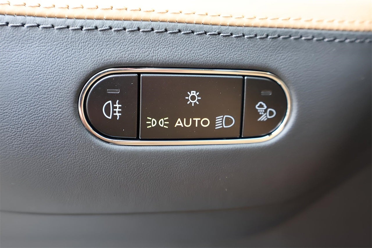 2025 Bentley Bentayga EWB V8