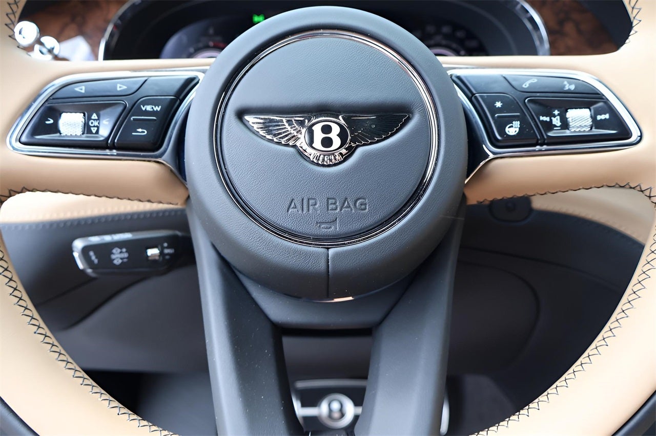 2025 Bentley Bentayga EWB V8
