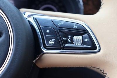 2025 Bentley Bentayga EWB V8